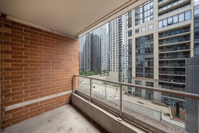 Building Photo - 420 E Waterside Dr