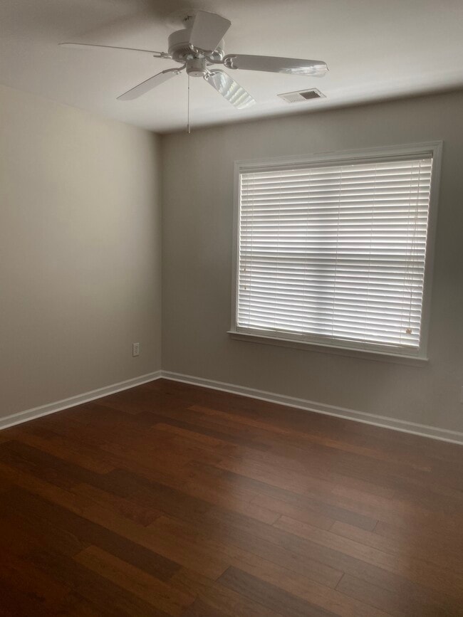 Building Photo - 1040 Bridgeport Way