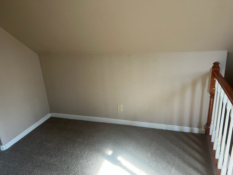 Building Photo - 2733 Elm St