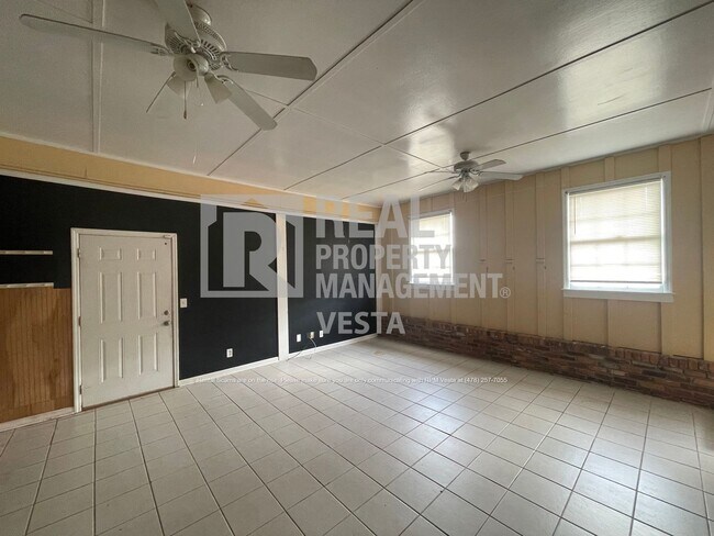 Building Photo - 2258 Silver Pines Ct