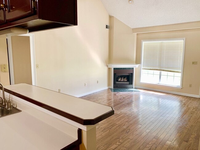 Building Photo - 1414 Golf Course Dr