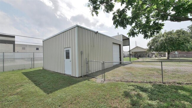 Building Photo - 13203 Weiman Rd