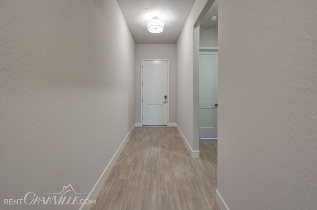 Building Photo - 1316 E Santa Ana Ave