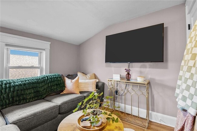 Building Photo - 86 Rochambeau Ave