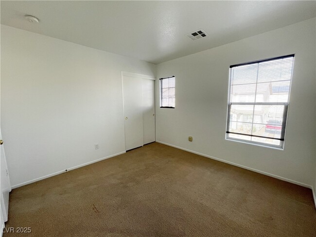 Building Photo - 1245 Orchard View St
