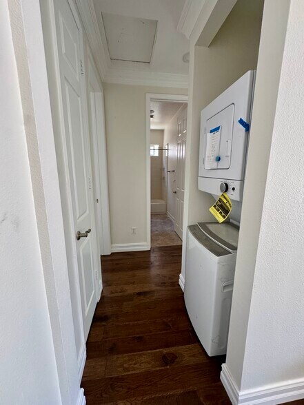 Building Photo - 387 Town Forest Ct