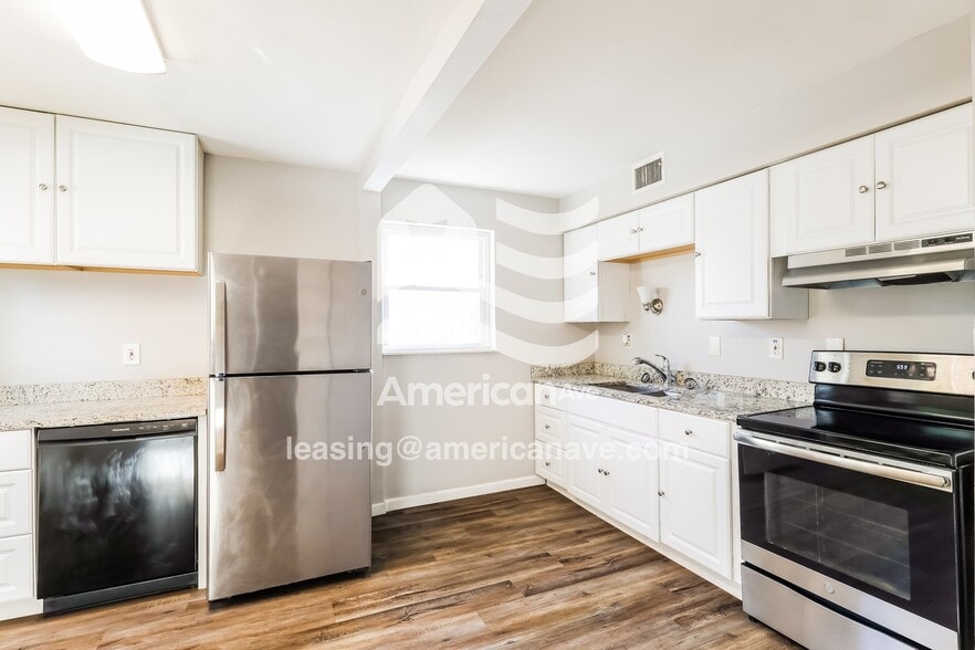 Building Photo - 536 Trenton Ave