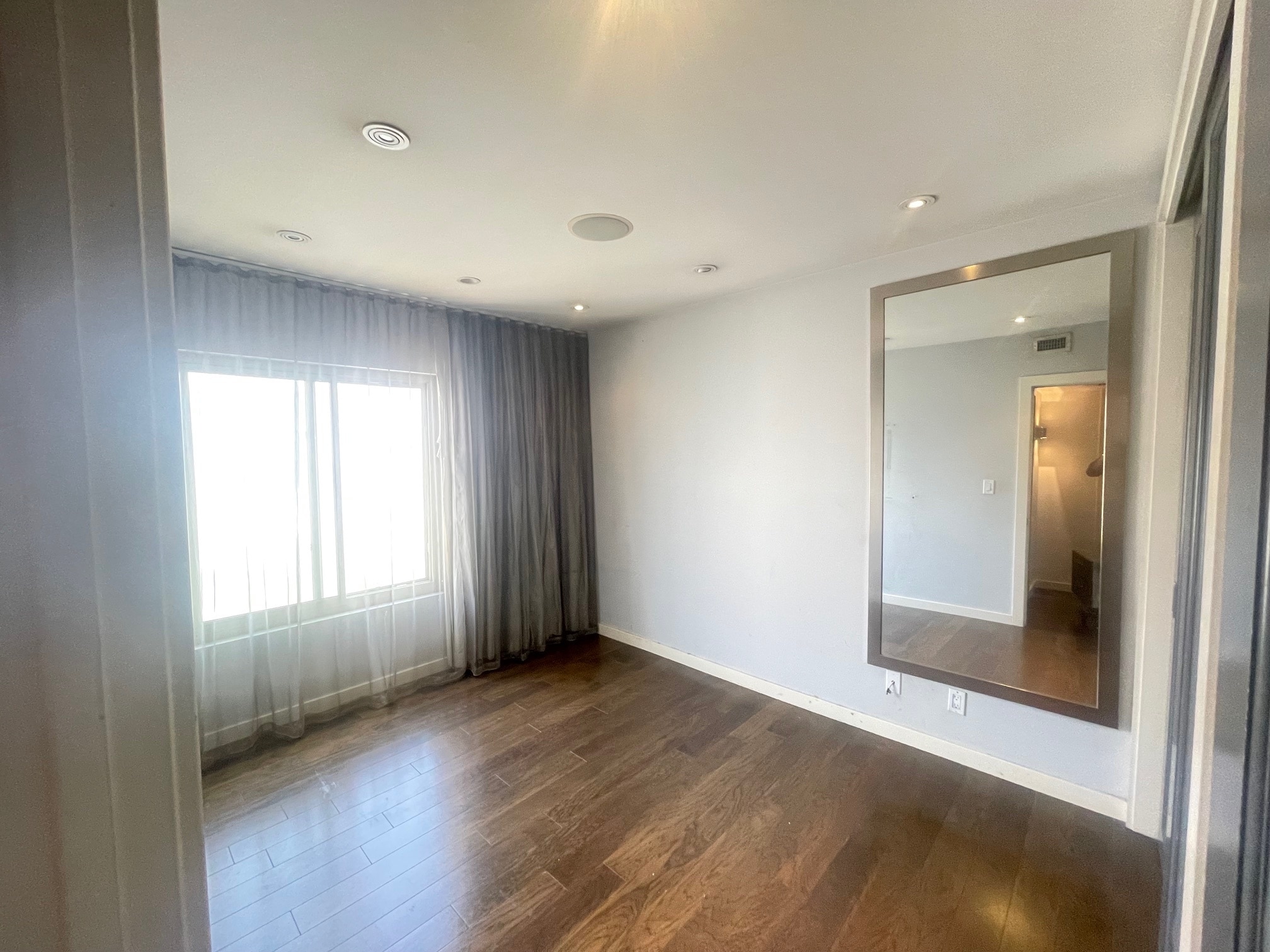 Building Photo - 141 S Clark Dr