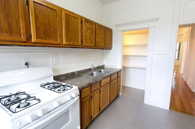 Floorplan - 5401-5403 S. Woodlawn Avenue