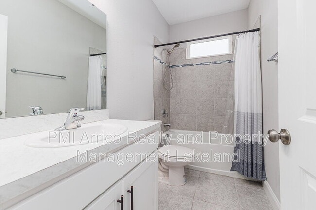 Building Photo - 2609 Village Lakes Blvd