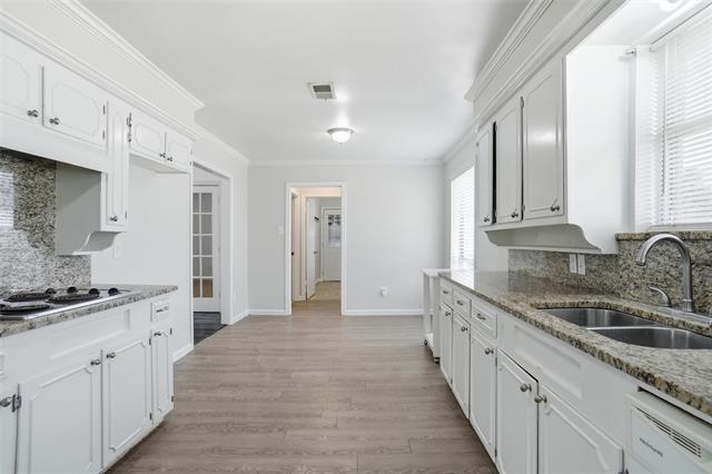 Building Photo - 6200 Trail Lake Dr