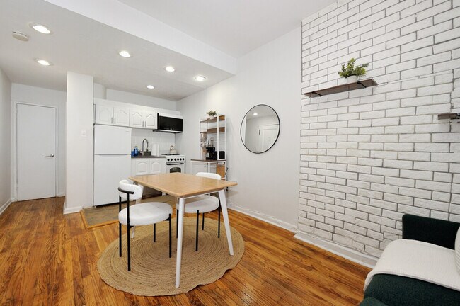 Building Photo - 388 W 38th St