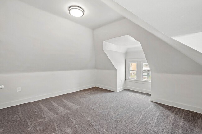 Building Photo - Beautiful 3 bedroom home in Homestead available July 10!