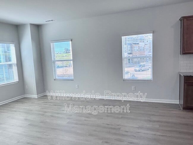 Building Photo - 398 Chesapeake Cmns St