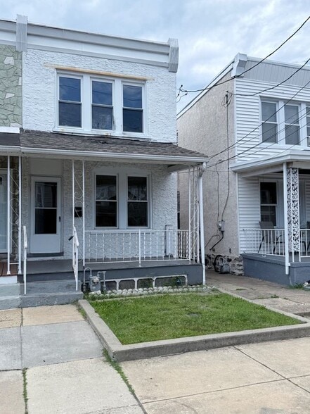 Building Photo - 2832 W 6th St
