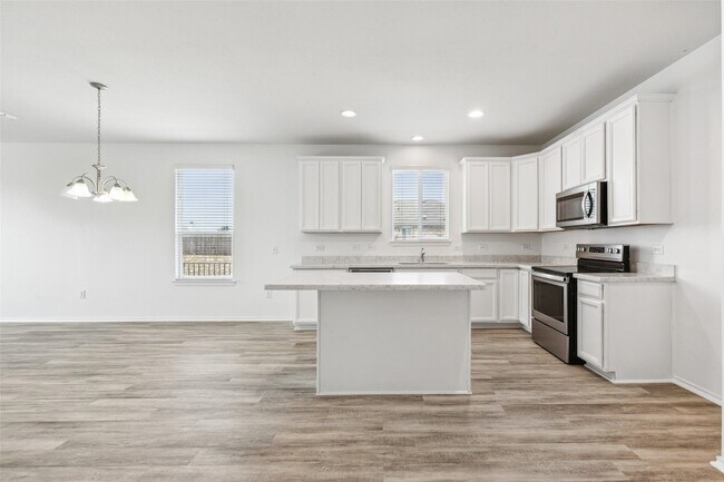 Building Photo - 1641 Vernon Dr
