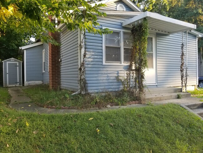 Building Photo - 1 Bedroom Ranch with Den