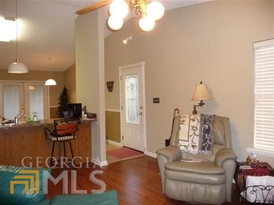 Building Photo - 223 Somerset Dr