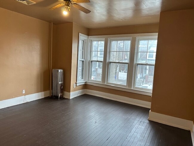 Building Photo - 2020 Chestnut St