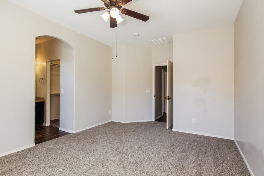 Building Photo - 12917 W Aster Dr