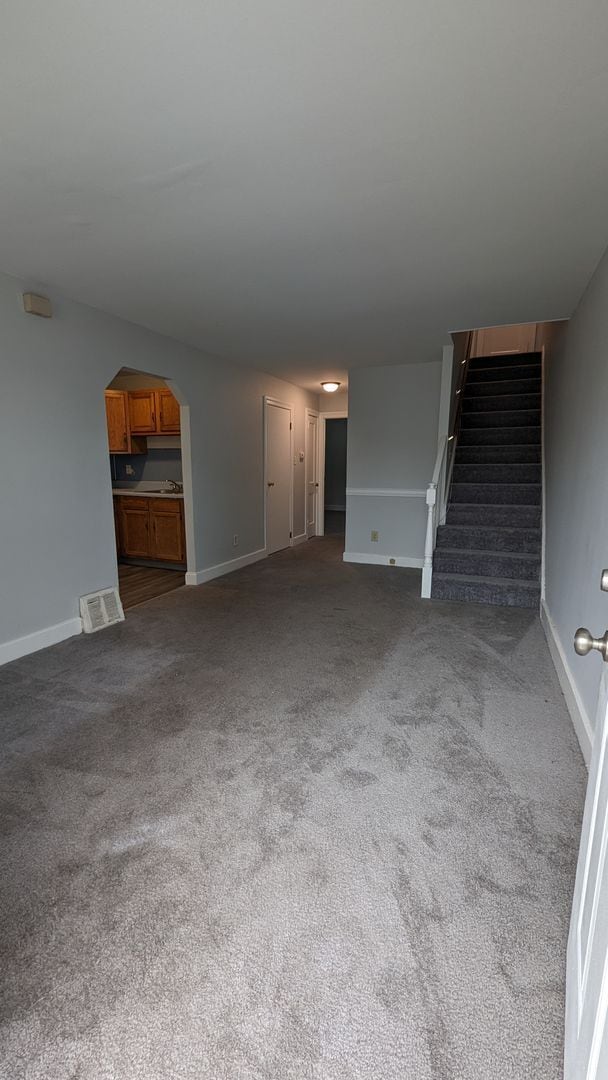 Building Photo - 3 bedroom home on a great block!