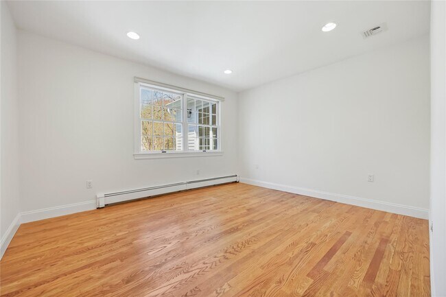 Building Photo - 5 Southbrook Rd
