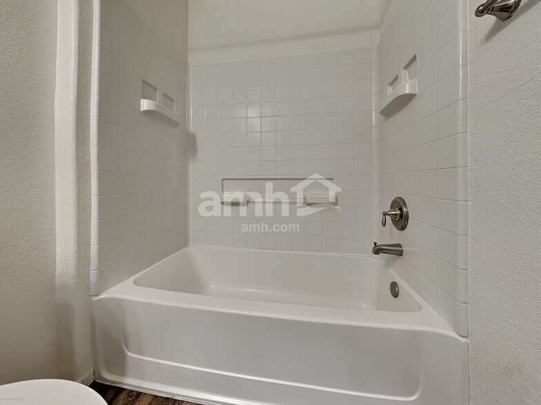 Building Photo - 7856 S Splinter Way