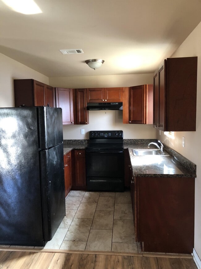 Building Photo - 4651 Redwood St