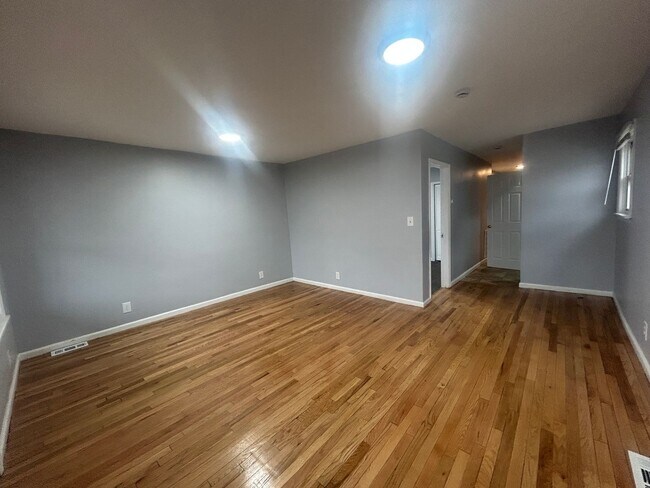 Building Photo - Cozy 3 Bedroom Single Family House for Rent in Neptune!