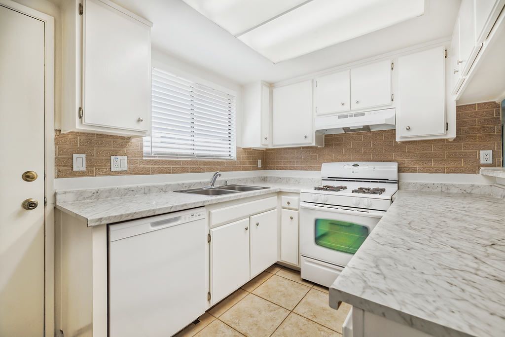 Building Photo - 34414 Laura Way