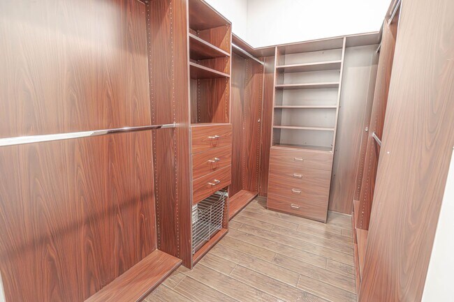 Building Photo - Woodland Hills Single Story 3 Bedroom Home...