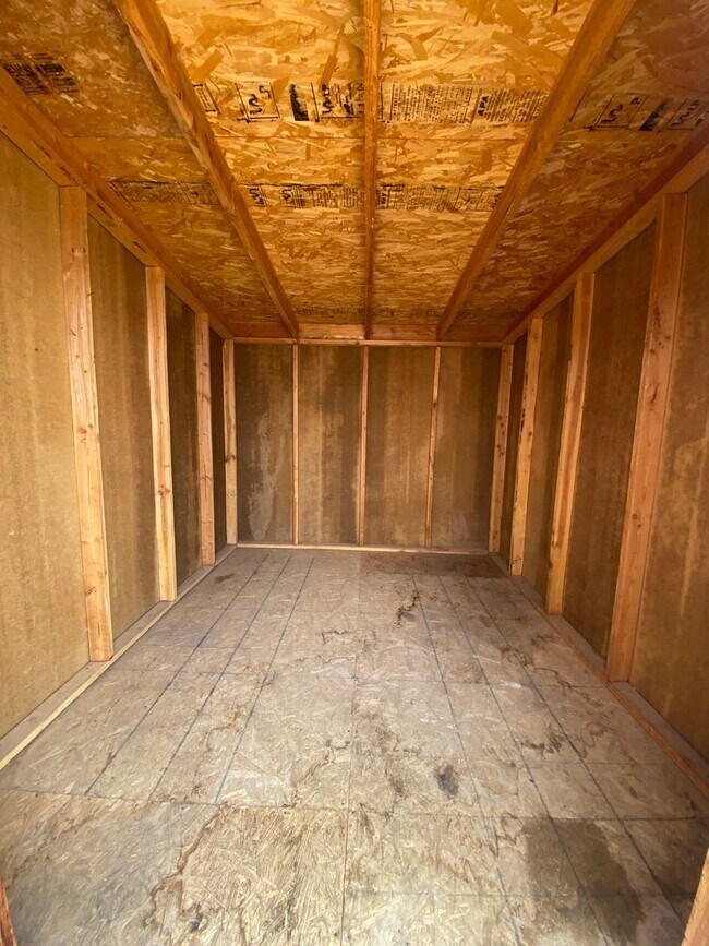 Building Photo - Great 3 Bedroom Home in Golden Valley on Pavement!