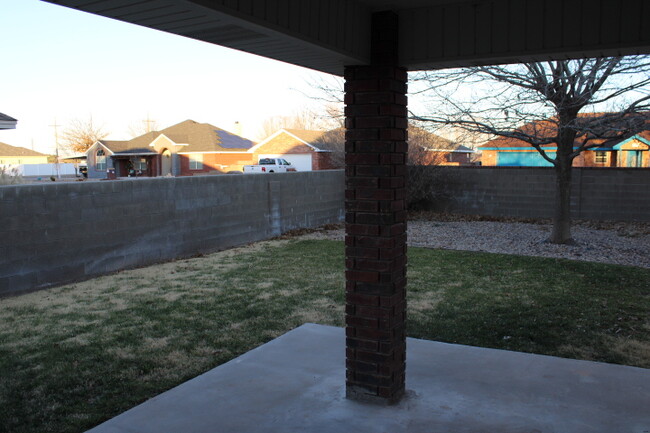 Building Photo - 1377 Oakwood Cir