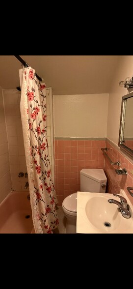 Building Photo - 1047 Penn St