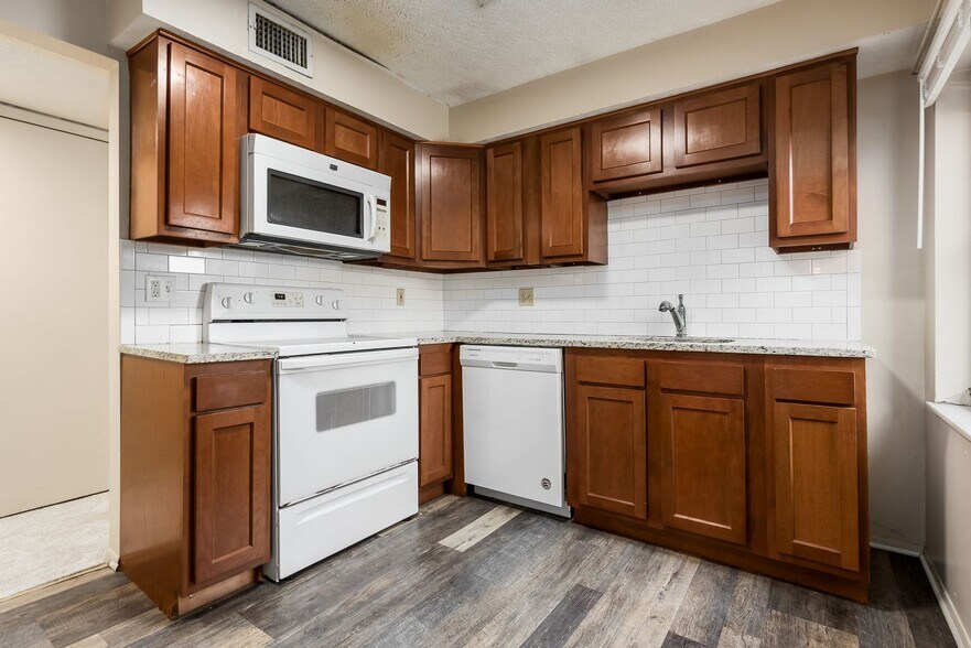 Building Photo - 100 Chittenden Ave - Student Housing