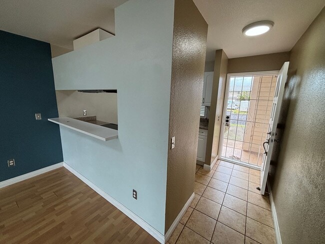 Building Photo - Parkglen at Waikele - 2/2/2 - $2,700