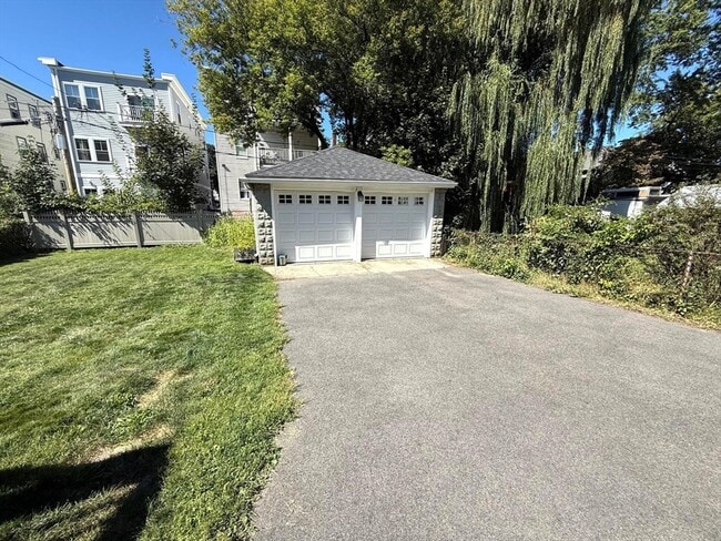 Building Photo - 31 Chipman St