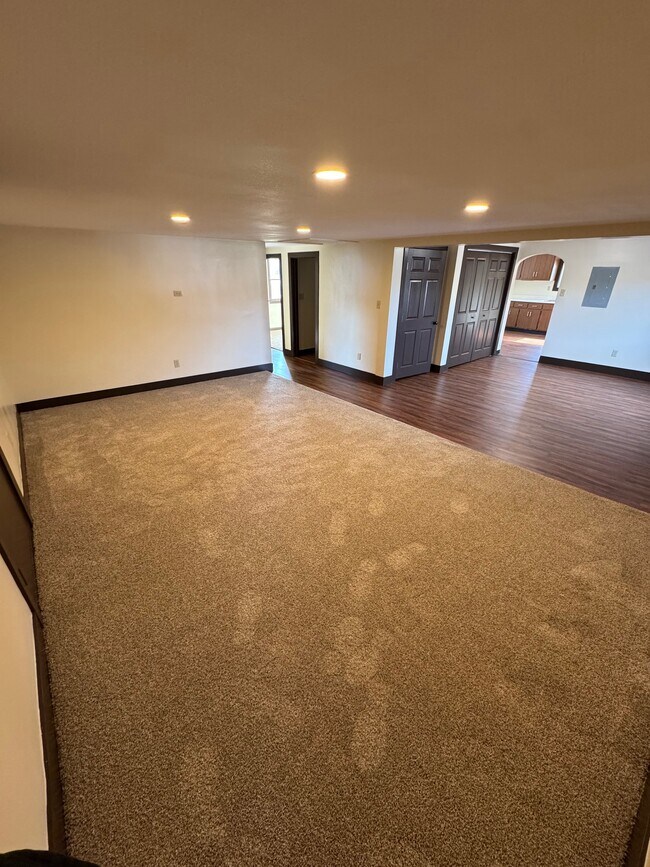 Building Photo - 702 Peer St