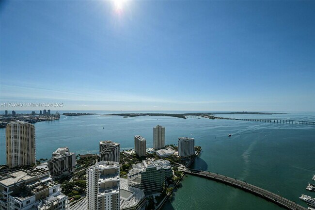 Building Photo - 495 Brickell Ave