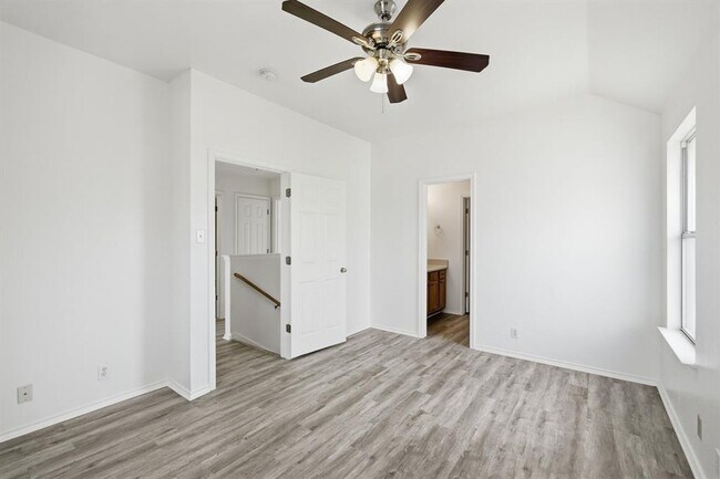 Building Photo - 2849 Southampton Way