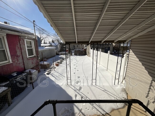 Building Photo - 360 S Pershing Ave