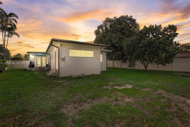 Building Photo - 14530 Garden Dr