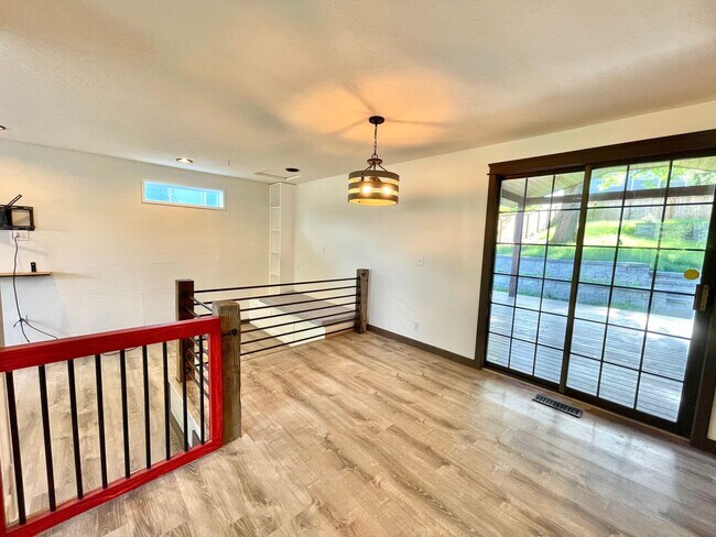 Building Photo - 17606 33rd Pl W