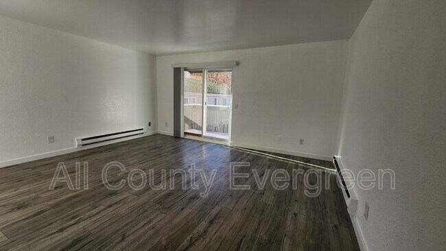 Building Photo - 540 Burnett Ave S