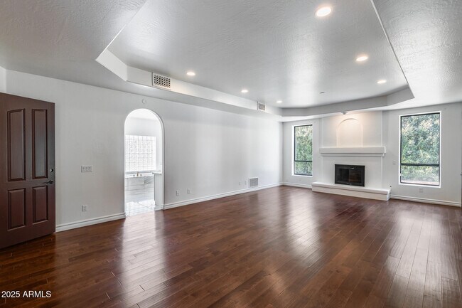Building Photo - 8303 N 61st Pl