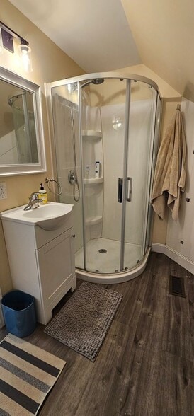 Building Photo - 389 E Allen St