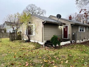 Building Photo - Ranch style home ready to rent