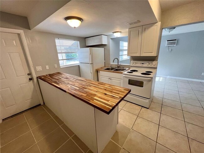 Building Photo - 908 Beverly Ave NW