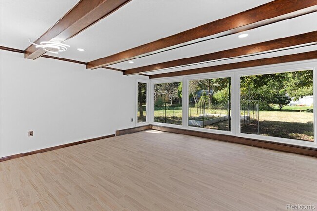 Building Photo - 3765 Ruthland Rd