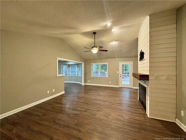 Building Photo - 200 Horseshoe Dr